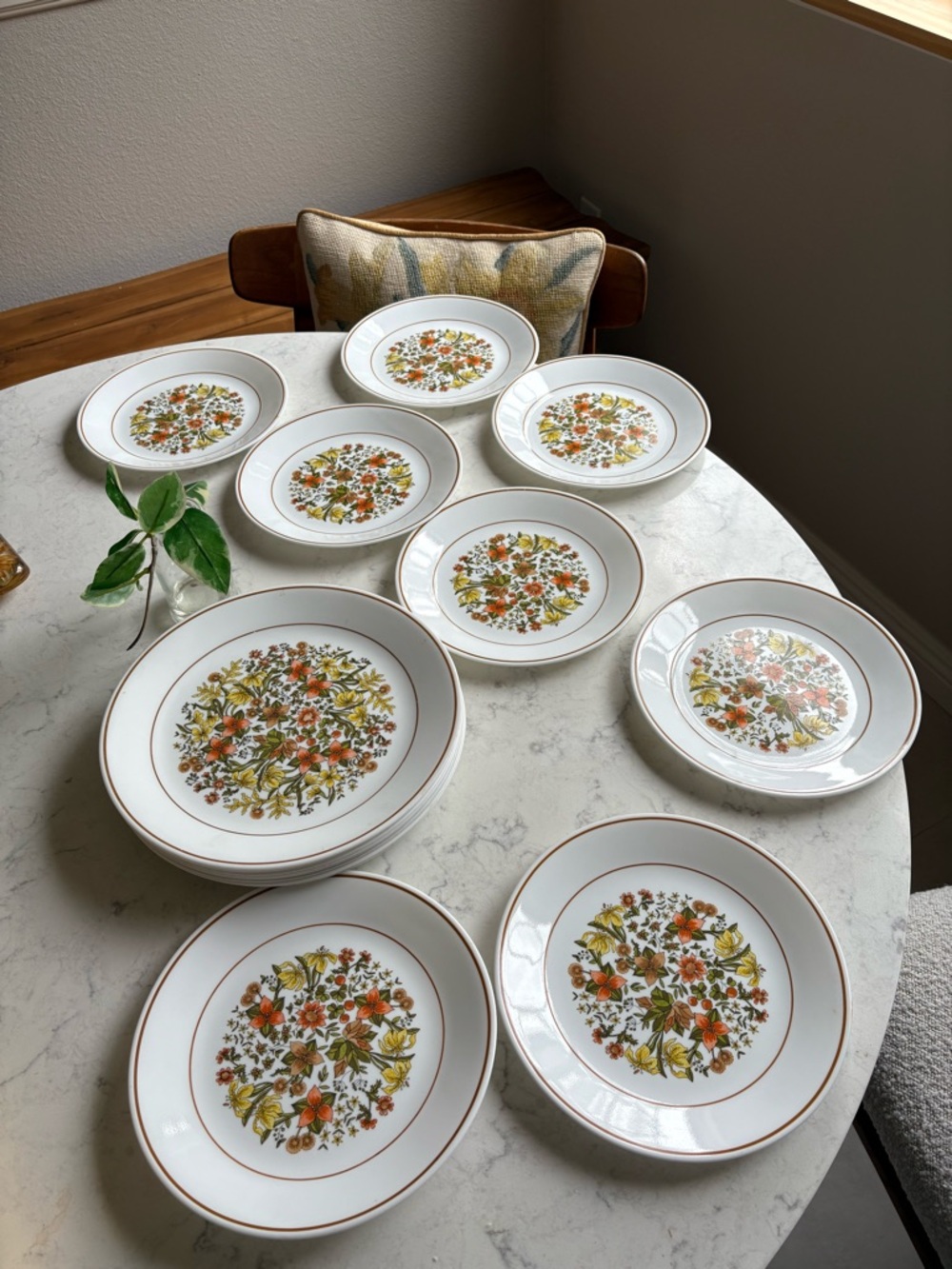 Vintage Corning Corelle 70s Dinner and Salad Plates - (Set) 16pcs